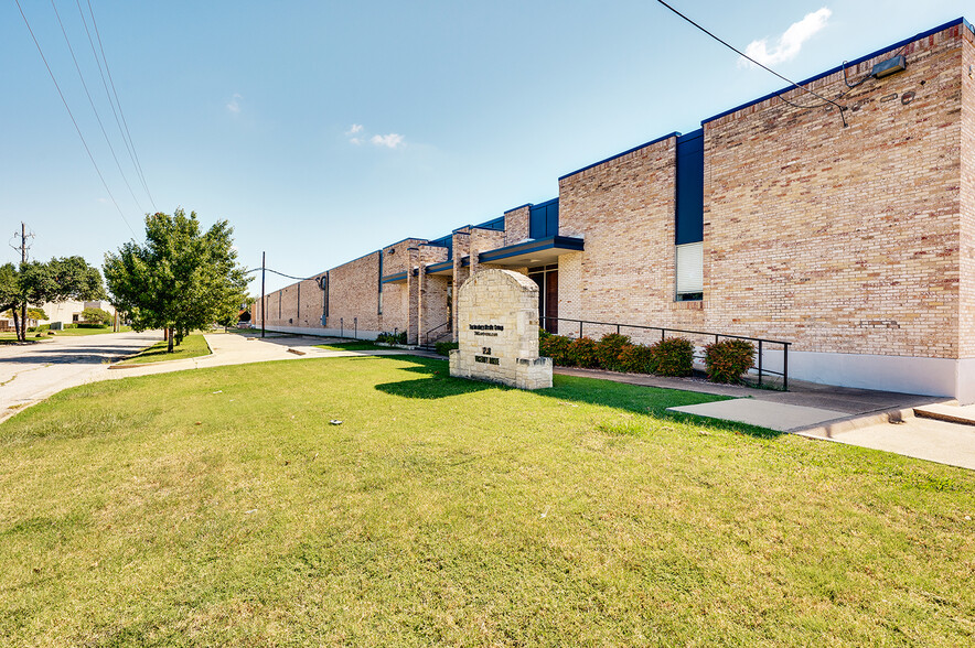 1208 Viceroy Dr, Dallas, TX for lease - Building Photo - Image 1 of 11