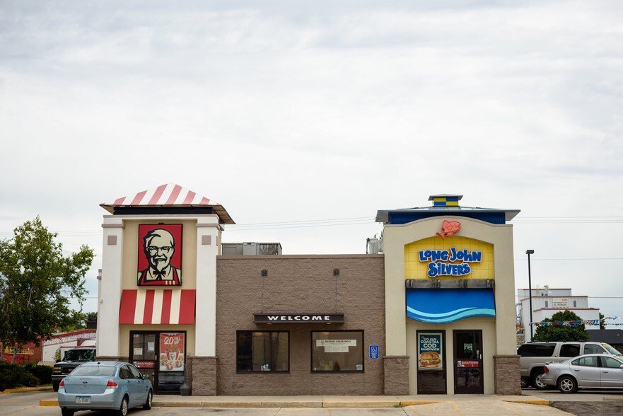 1513 Highway 169 N, Algona, IA à louer - Photo du bâtiment - Image 3 de 7