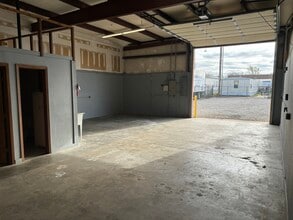 1326 S Handley St, Wichita, KS for lease Interior Photo- Image 1 of 6