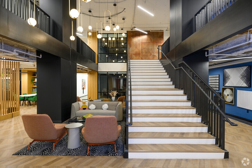 2000 Pennsylvania Ave NW, Washington, DC for lease - Building Photo - Image 2 of 21