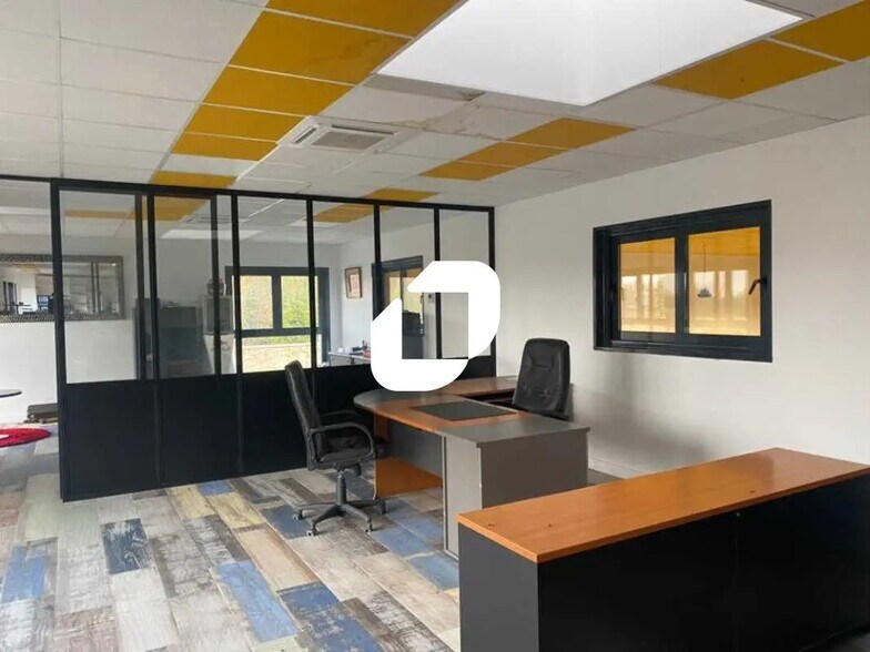 Office in Marines for lease - Interior Photo - Image 3 of 6