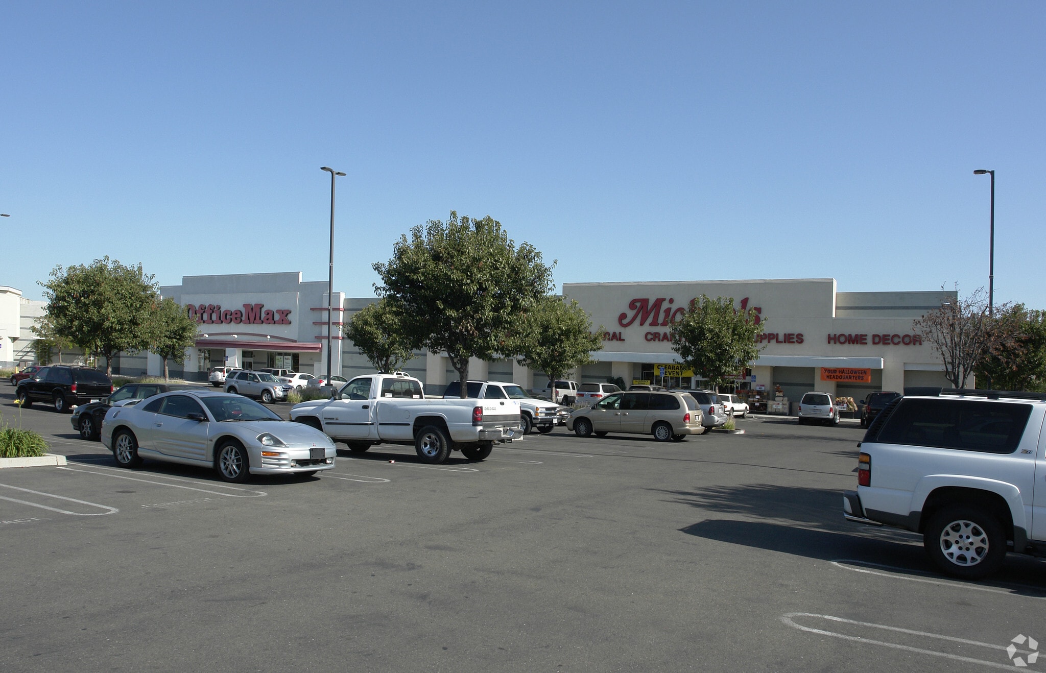 3900 Sisk Rd, Modesto, CA for lease Primary Photo- Image 1 of 10