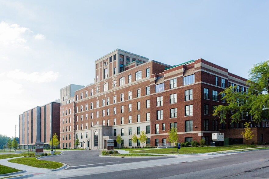 323 Weston Ave, Aurora, IL à louer - Photo du bâtiment - Image 1 de 15