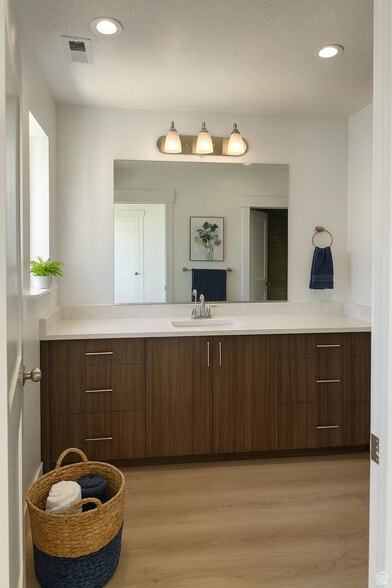 711 350 E, Ogden, UT for sale - Interior Photo - Image 3 of 7