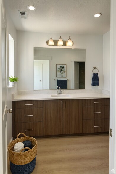 711 350 E, Ogden, UT à vendre - Photo intérieure - Image 3 de 7