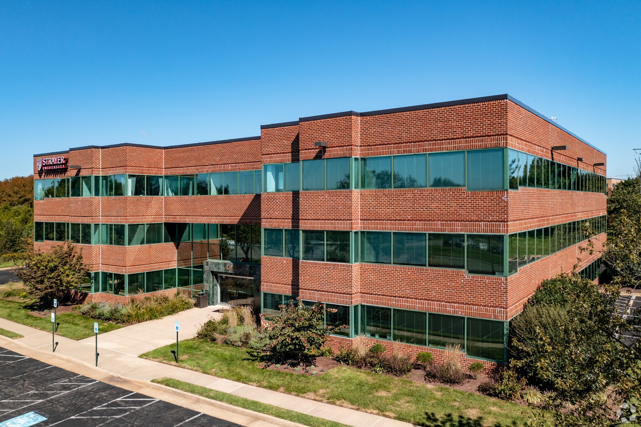 45150 Russell Branch Pky, Ashburn, VA à vendre Photo principale- Image 1 de 8