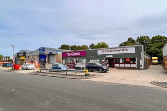 Plus de détails pour Guildford Road Trading Estate, Farnham - Industriel à vendre