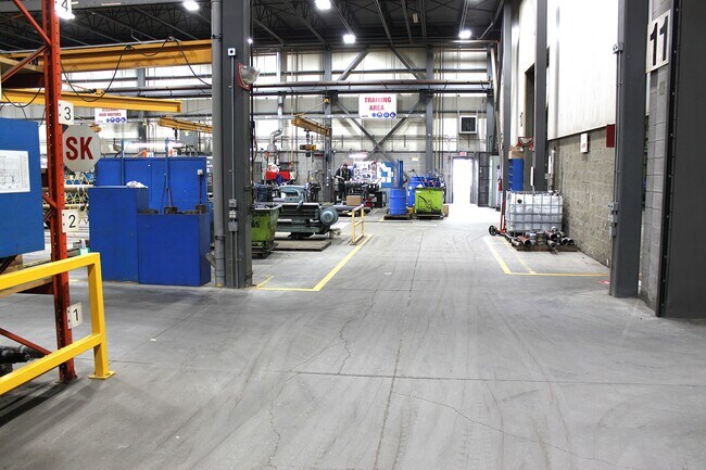 Plus de détails pour 3115 93 St NW, Edmonton, AB - Industriel à vendre