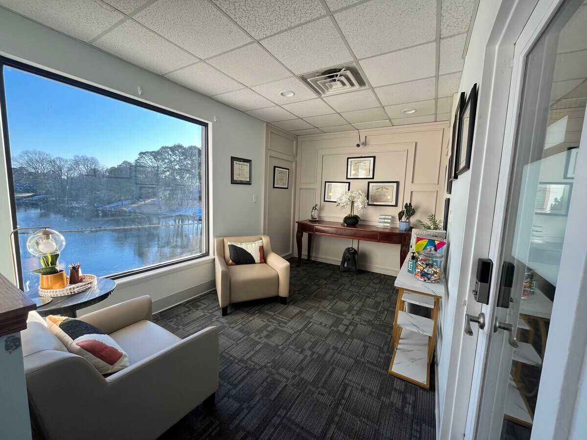 5267 Greenwich Rd, Virginia Beach, VA 23462 - Unit 301 -  - Interior Photo - Image 2 of 4