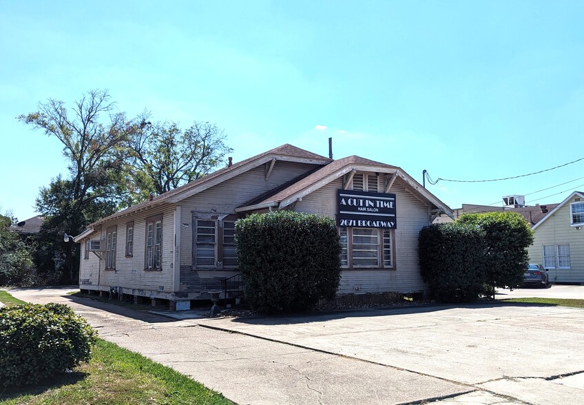 2671 Broadway, Beaumont, TX for sale - Building Photo - Image 1 of 29