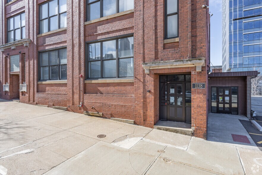 1138 W 9th St, Cleveland, OH à louer - Photo du bâtiment - Image 3 de 28