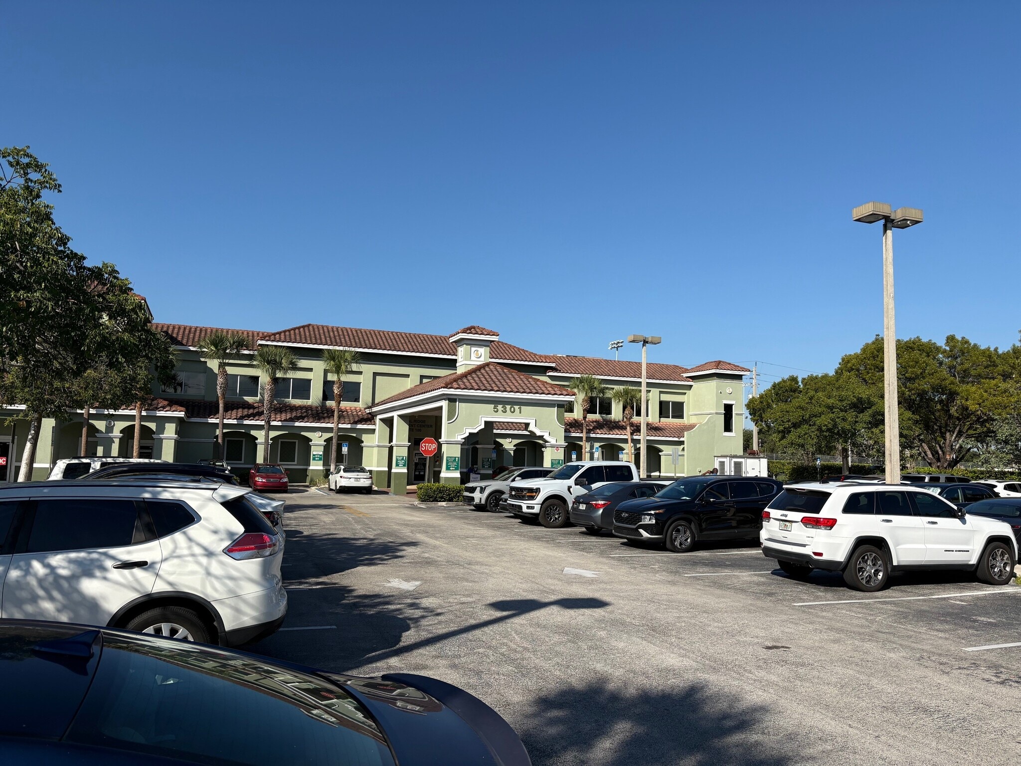 5301 N Dixie Hwy, Fort Lauderdale, FL for lease Interior Photo- Image 1 of 3