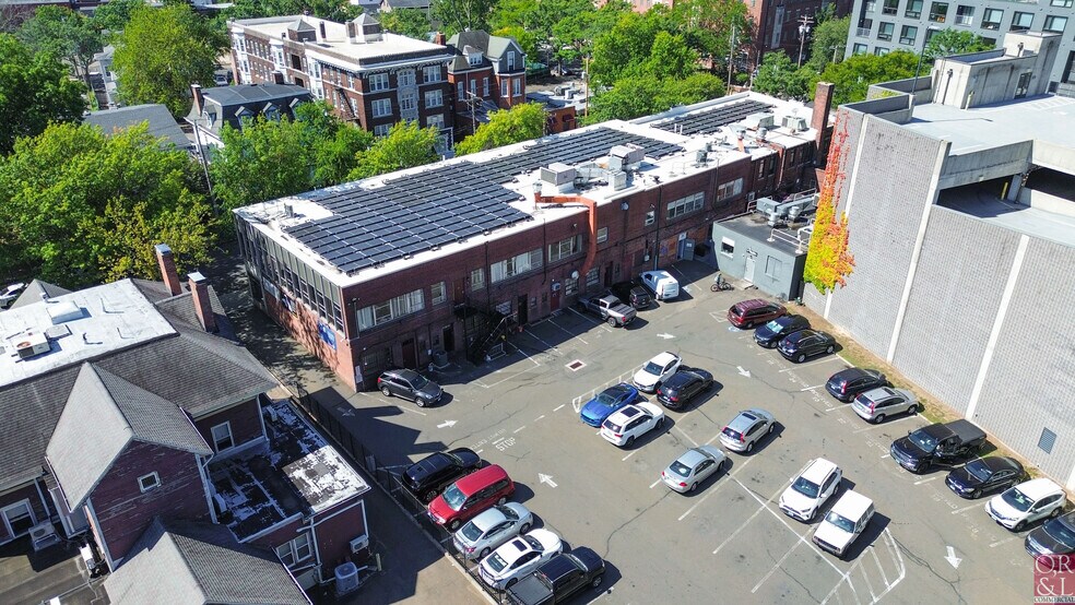 1211 Chapel St, New Haven, CT à louer - Photo du bâtiment - Image 2 de 11