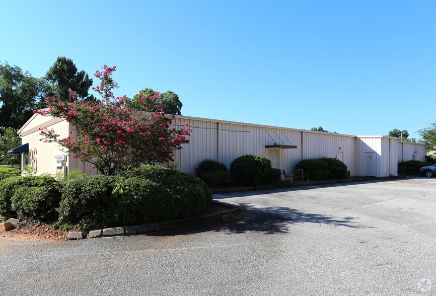 36 Samford Ave, Opelika, AL à louer - Photo du bâtiment - Image 3 de 5