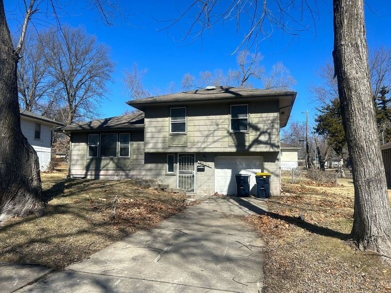 8406 E 92nd Ter, Kansas City, MO for sale - Primary Photo - Image 1 of 1