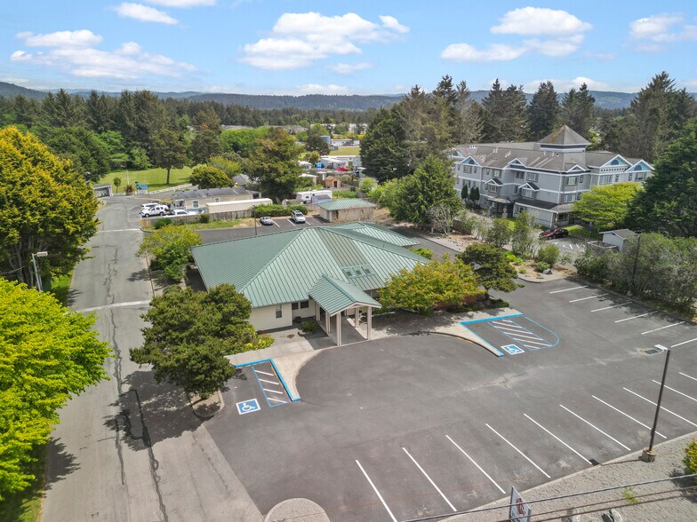 1771 Northcrest Dr, Crescent City, CA à vendre - Photo du bâtiment - Image 2 de 13