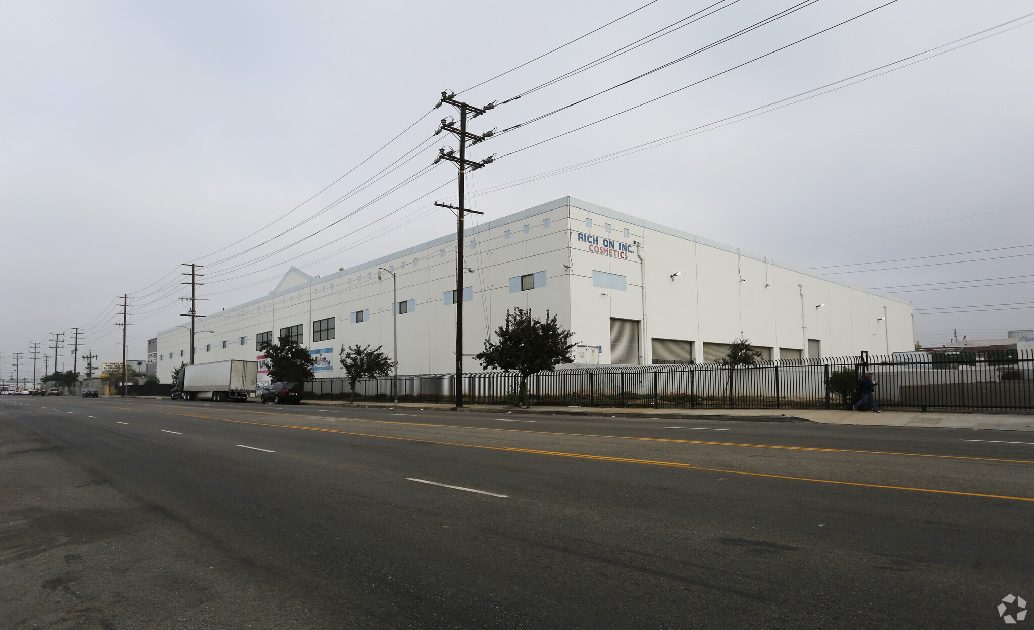 3051 Washington Blvd, Los Angeles, CA à louer Photo du bâtiment- Image 1 de 4