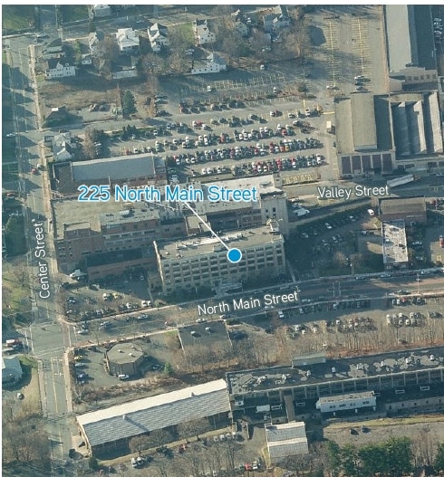 225 N Main St, Bristol, CT à louer - Aérien - Image 2 de 11