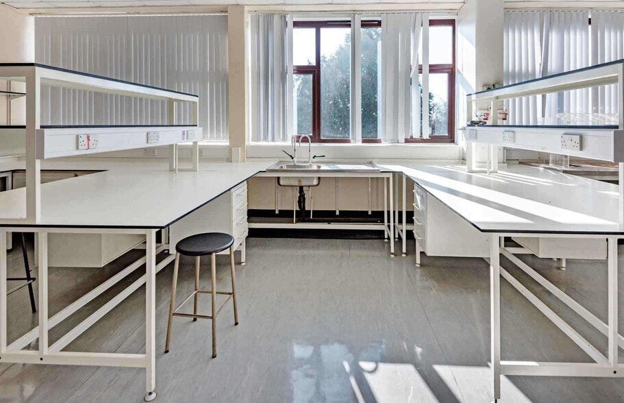 Errol Rd, Dundee for lease - Interior Photo - Image 2 of 20