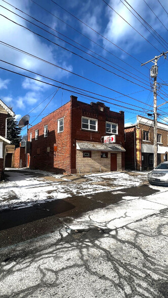 888 Brown St, Akron, OH à vendre - Photo du bâtiment - Image 1 de 12