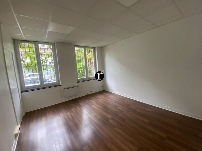 Office in Lille for lease - Interior Photo - Image 2 of 5
