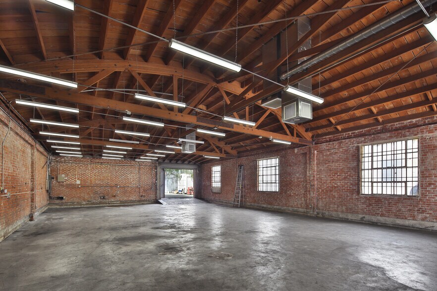 1335 S La Brea Ave, Los Angeles, CA à louer - Photo principale - Image 1 de 9