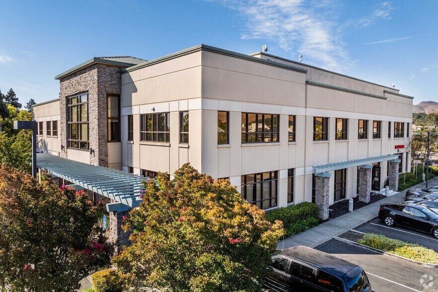 5140 Business Center Dr, Fairfield, CA à louer - Photo du bâtiment - Image 2 de 26