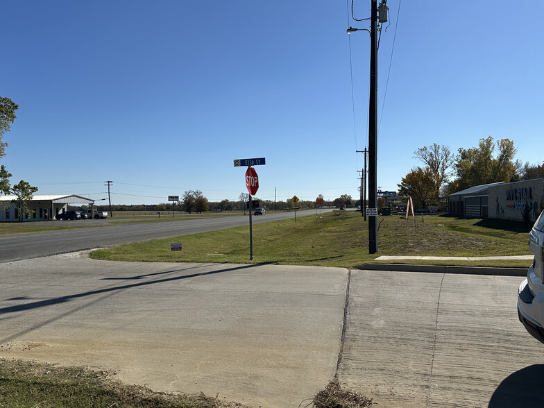 305 US 377 hwy, Whitesboro, TX for sale - Building Photo - Image 2 of 9