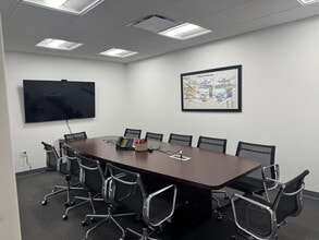 60 Cutter Mill Rd, Great Neck, NY à louer Photo intérieure- Image 1 de 8