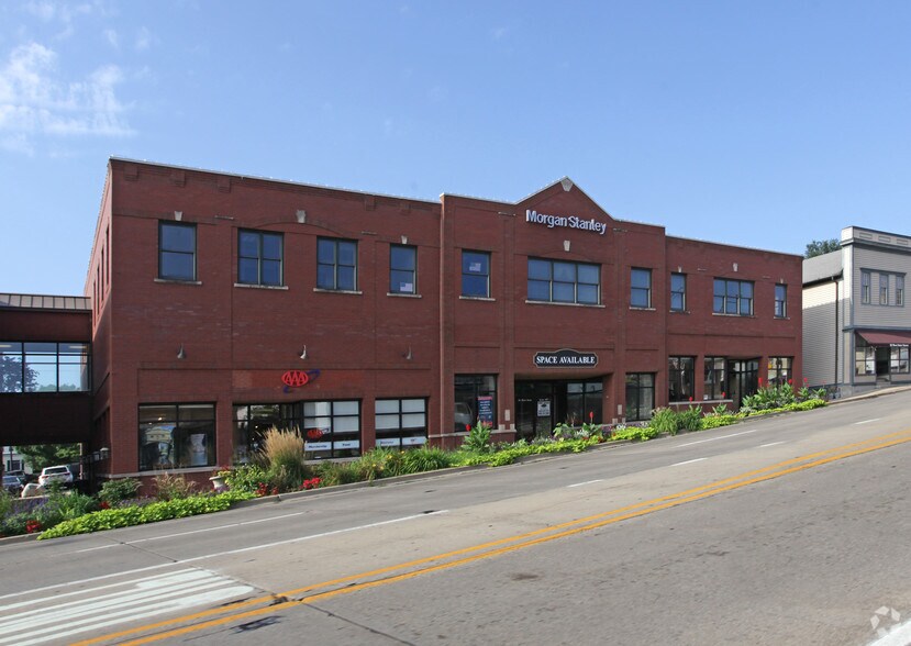 10 W State St, Geneva, IL à louer - Photo principale - Image 1 de 7