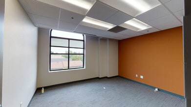 110 N Brockway St, Palatine, IL à vendre Photo intérieure- Image 2 de 9