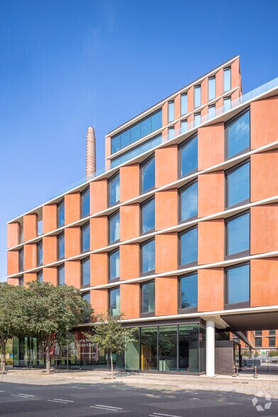 Carrer de Cristóbal de Moura, 115-125, Barcelone, Barcelona à louer - Photo du bâtiment - Image 2 de 5