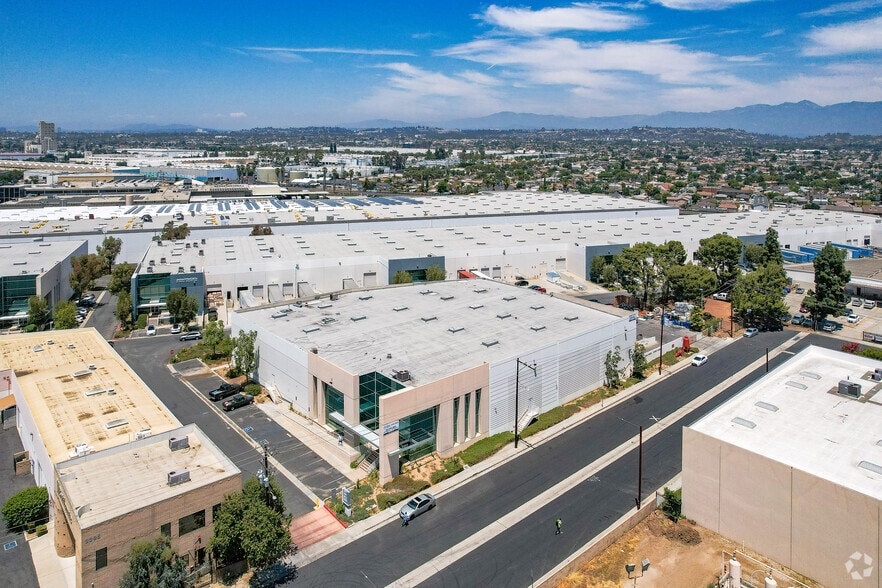 2027 Leo Ave, Commerce, CA for lease - Building Photo - Image 3 of 5