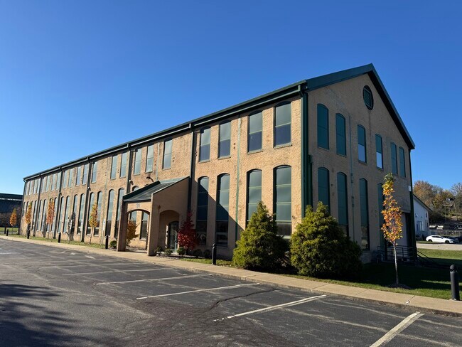 Plus de détails pour 30 S Linden St, Duquesne, PA - Industriel à louer