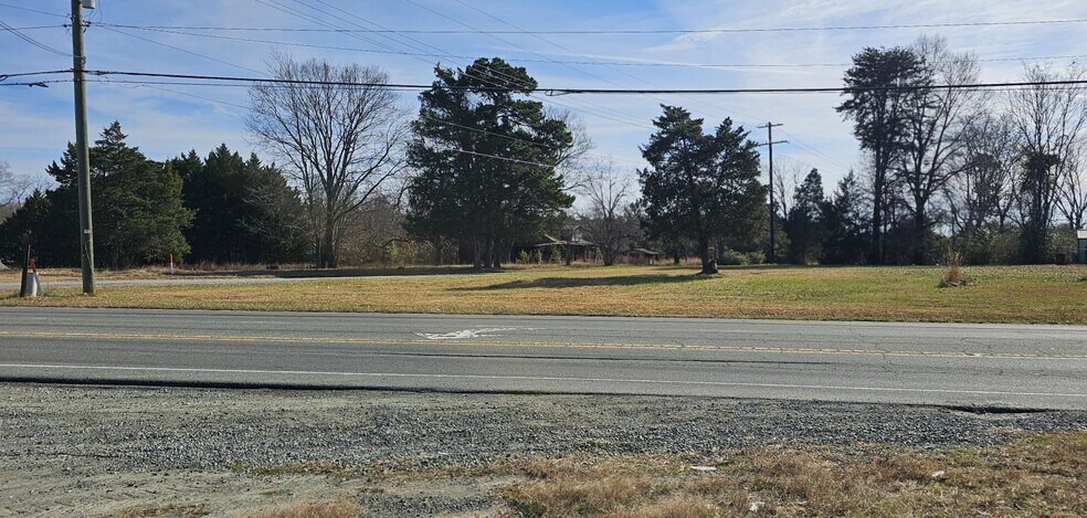 6498 Burlington Rd, Whitsett, NC à vendre - Photo du bâtiment - Image 2 de 5