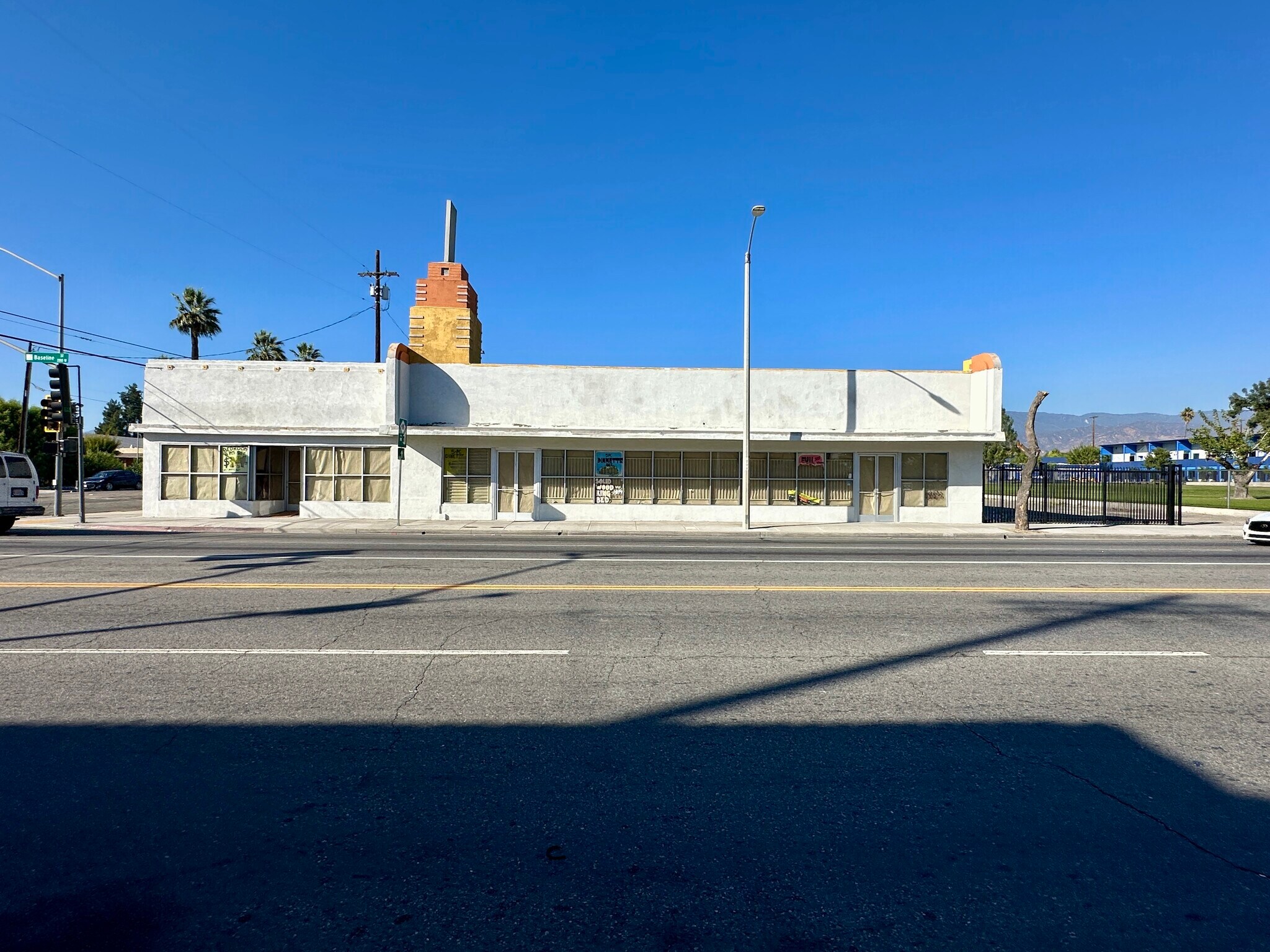 290-292 W Base Line St, San Bernardino, CA à louer Photo du bâtiment- Image 1 de 9