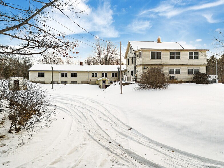 457 Old Lewiston Rd, Winthrop, ME à vendre - Photo du bâtiment - Image 2 de 19