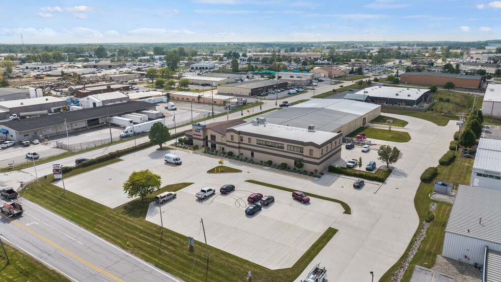 5105 Industrial Rd, Fort Wayne, IN à vendre - Photo du bâtiment - Image 1 de 1