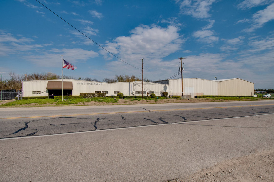 1212 S Clay St, Ennis, TX for lease - Building Photo - Image 3 of 9