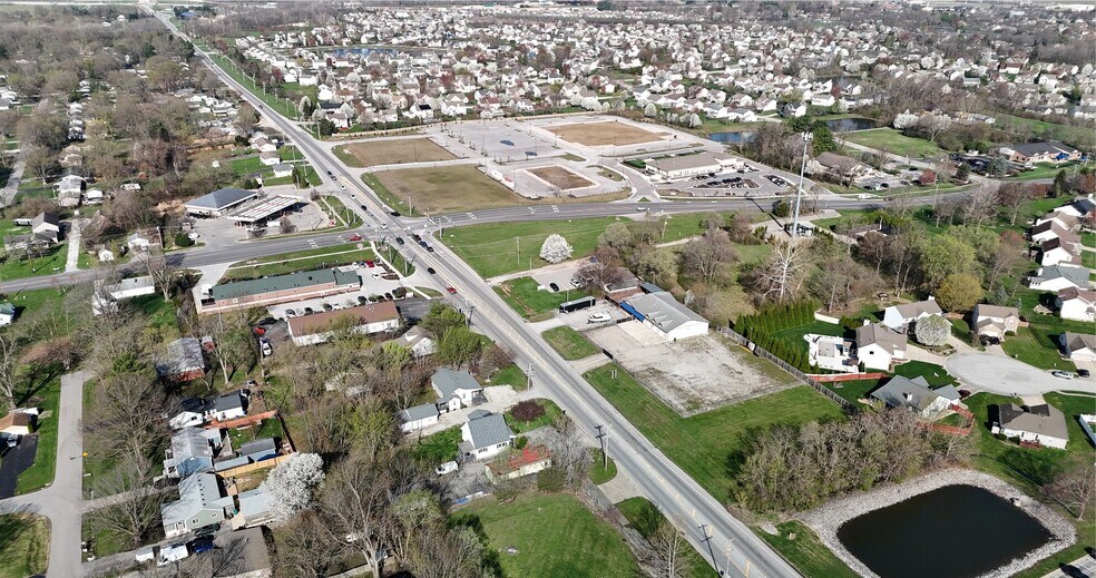 4976 W Smith Valley Rd, Greenwood, IN à vendre - Photo du bâtiment - Image 2 de 21