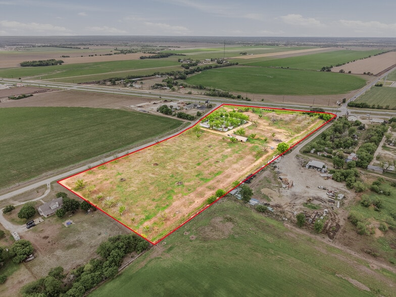 135 County Road 480, Castroville, TX à vendre - Photo du bâtiment - Image 2 de 23