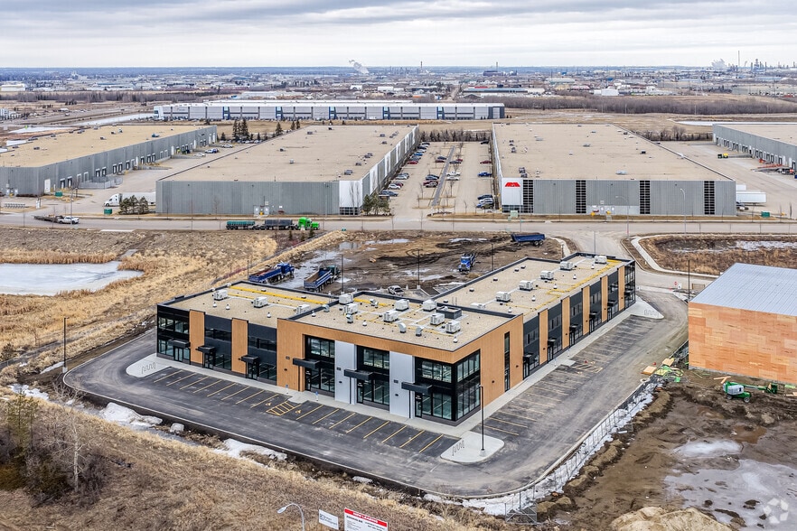 2943 50 Av NW, Edmonton, AB à vendre - Aérien - Image 2 de 3