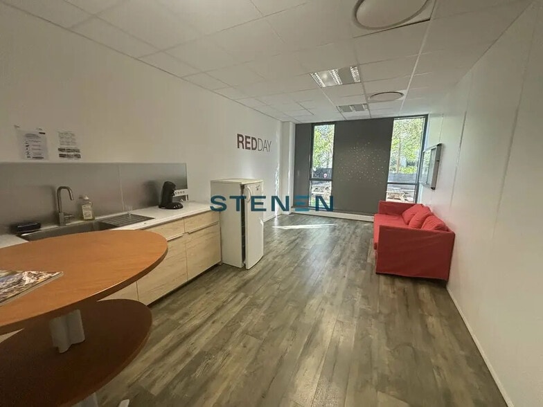 Office in Marseille for lease - Interior Photo - Image 3 of 5