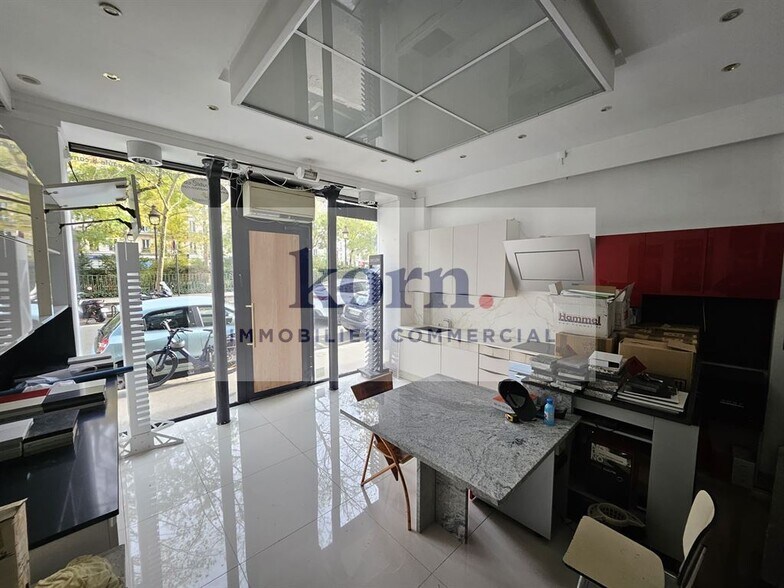 Retail in Paris for lease - Building Photo - Image 2 of 4