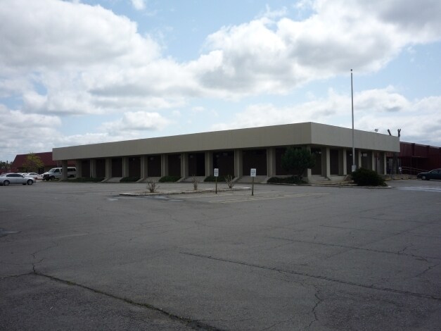 707 Robins St, Conway, AR à louer Photo du bâtiment- Image 1 de 2