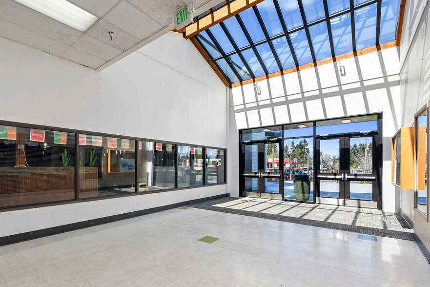 1700 SE Mile Hill Dr, Port Orchard, WA for lease - Interior Photo - Image 3 of 15