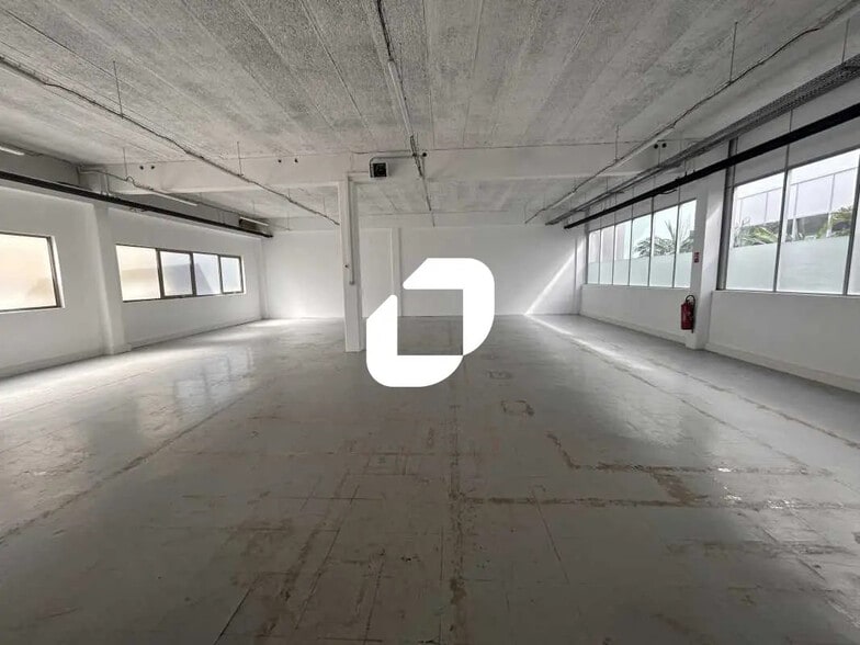 Office in Bezons for lease - Interior Photo - Image 1 of 18