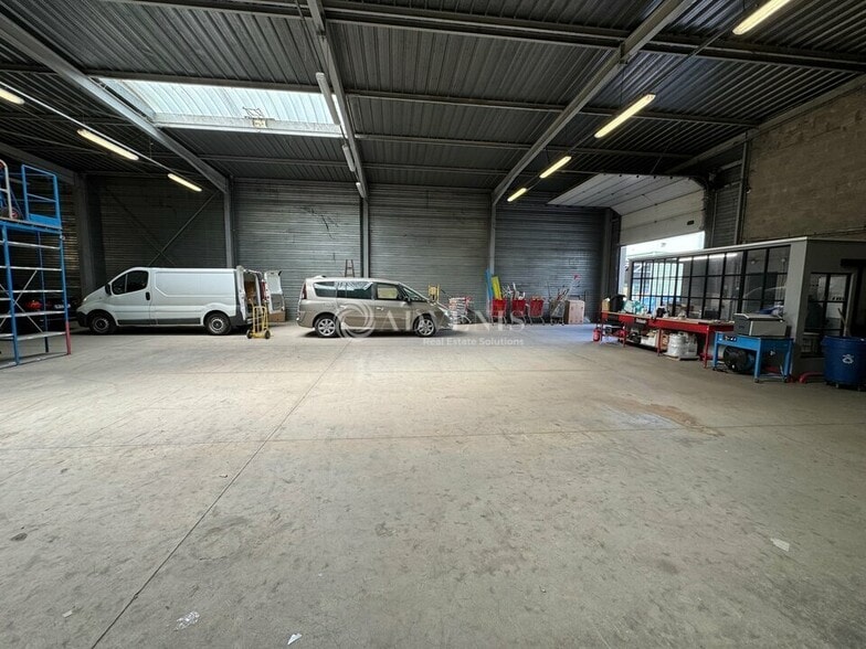 Flex in Croissy-Beaubourg for sale - Building Photo - Image 3 of 6