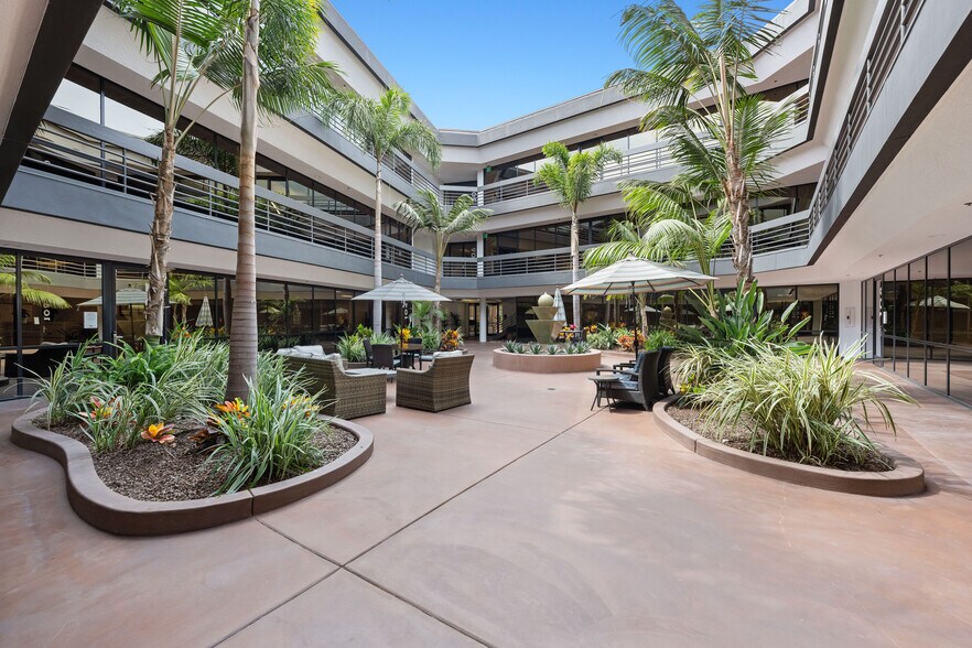 462 Stevens Ave, Solana Beach, CA à louer - Photo du bâtiment - Image 3 de 12