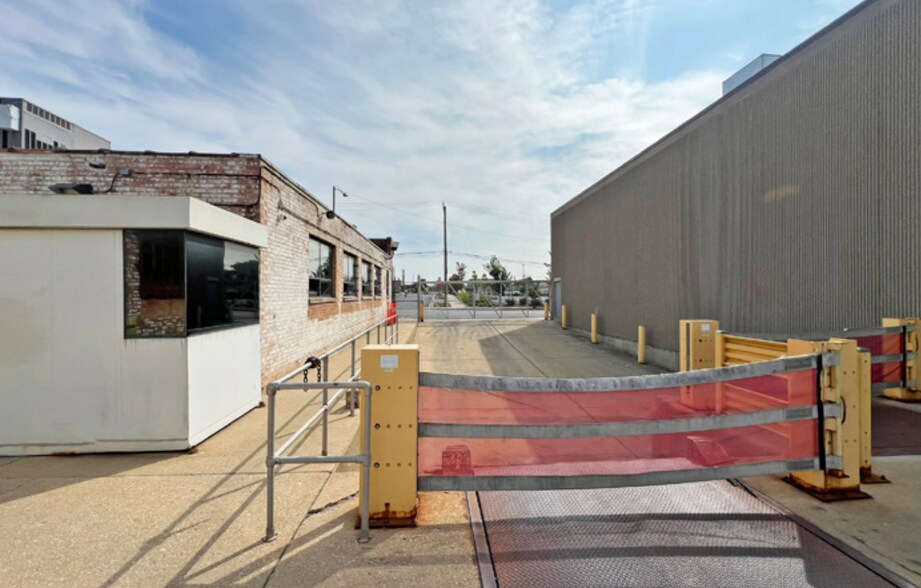 1814-1830 N Laramie Ave, Chicago, IL à vendre - Photo du bâtiment - Image 2 de 4